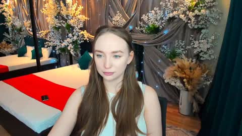 Snapshot of pieceofinspiration chatting on 02.04.25 Emelie online show from 02.04.25
