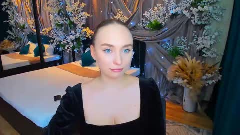 Snapshot of pieceofinspiration chatting on 02.28.25 Emelie online show from 02.28.25
