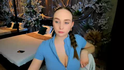 Snapshot of pieceofinspiration chatting on 03.11.25 Emelie online show from 03.11.25
