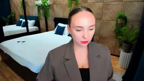 Snapshot of pieceofinspiration chatting on 09.08.25 Emelie online show from 09.08.25