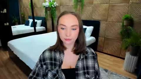 Snapshot of pieceofinspiration chatting on 09.16.25 Emelie online show from 09.16.25