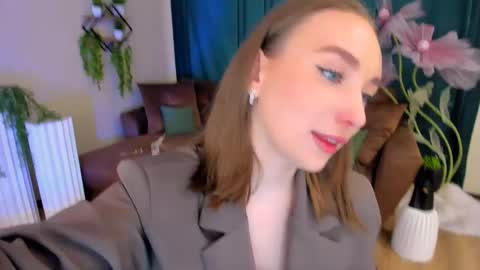 Snapshot of pieceofinspiration chatting on 09.22.25 Emelie online show from 09.22.25