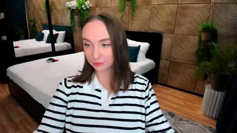 Snapshot of pieceofinspiration chatting on 10.02.25 Emelie online show from 10.02.25