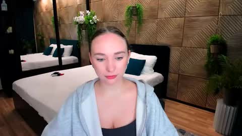 Snapshot of pieceofinspiration chatting on 10.07.25 Emelie online show from 10.07.25