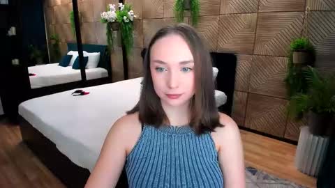 Snapshot of pieceofinspiration chatting on 10.08.25 Emelie online show from 10.08.25