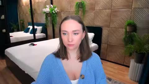 Snapshot of pieceofinspiration chatting on 10.09.25 Emelie online show from 10.09.25