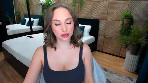 Snapshot of pieceofinspiration chatting on 10.10.25 Emelie online show from 10.10.25