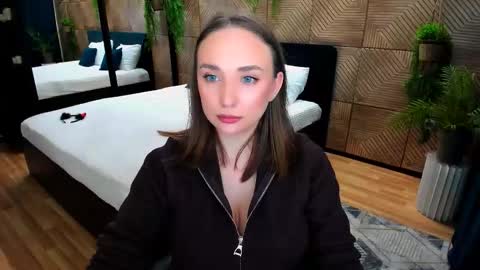 Snapshot of pieceofinspiration chatting on 10.22.25 Emelie online show from 10.22.25