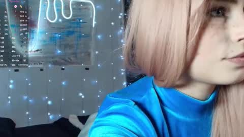 Snapshot of piera_ chatting on 09.19.25 Piera online show from 09.19.25