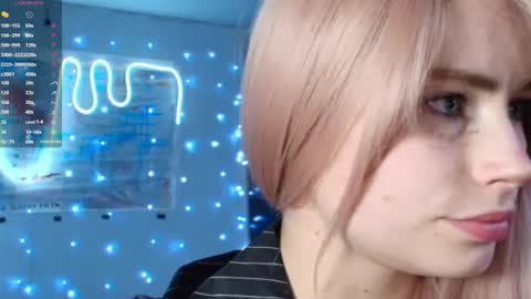 Snapshot of piera_ chatting on 09.20.25 Piera online show from 09.20.25