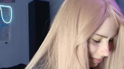 Snapshot of piera_ chatting on 10.13.25 Piera online show from 10.13.25