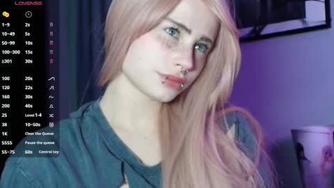 Snapshot of piera_ chatting on 10.23.25 Piera online show from 10.23.25