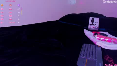 Snapshot of piggy_eddy chatting on 05.15.26 Eddy Brock... Its a pleasure to talk to... online show from 05.15.26