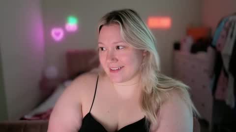 Piggy Rose online show from 11.02.25