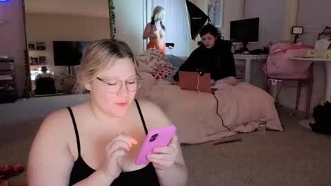 Piggy Rose online show from 04.04.26