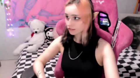 Snapshot of pineapple_dope chatting on 05.12.26 Nancy online show from 05.12.26