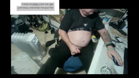 Snapshot of pini_z chatting on 12.24.24 pini_z online show from 12.24.24