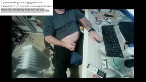 Snapshot of pini_z chatting on 12.29.24 pini_z online show from 12.29.24