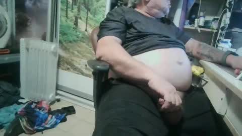 Snapshot of pini_z chatting on 02.14.26 pini_z online show from 02.14.26