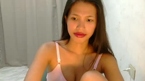 Snapshot of pink_bubbles011 chatting on 05.29.26 pink_bubbles011 online show from 05.29.26