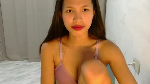 Snapshot of pink_bubbles011 chatting on 05.31.26 pink_bubbles011 online show from 05.31.26
