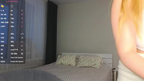 Snapshot of pink_rosee_ chatting on 12.11.24   online show from 12.11.24