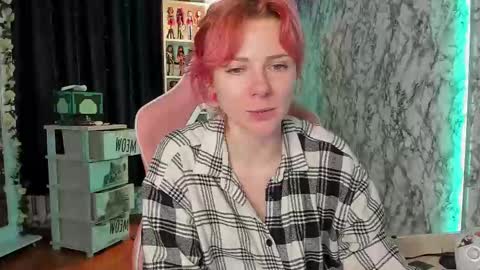 Snapshot of pink_ss chatting on 12.05.25 Saly online show from 12.05.25