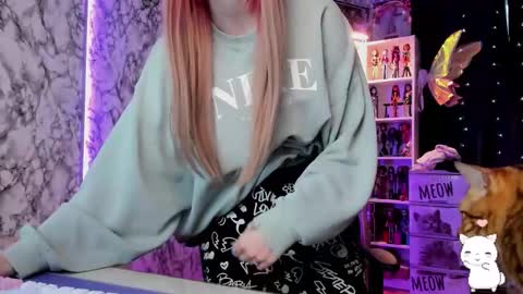 Snapshot of pink_ss chatting on 02.19.26 Saly online show from 02.19.26