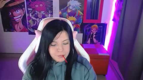 pink_yuii online show from 12.14.25