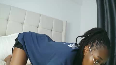 PinkyAura online show from 01.18.26