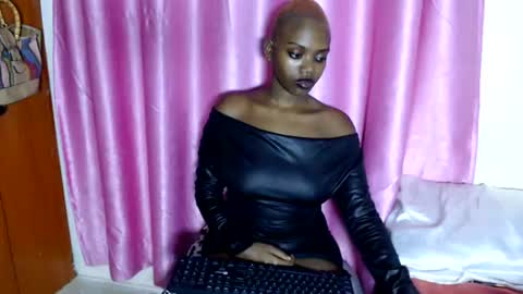 Snapshot of pinkdomina01 chatting on 06.15.26 pinkdomina01 online show from 06.15.26