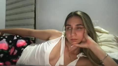 Snapshot of pinkilola chatting on 03.26.26 Pinkilola online show from 03.26.26