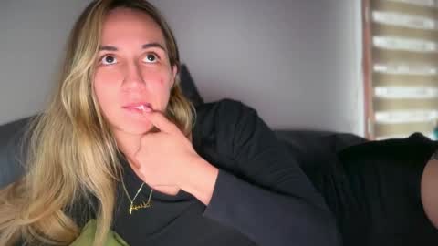 Snapshot of pinkilola chatting on 04.19.26 Pinkilola online show from 04.19.26