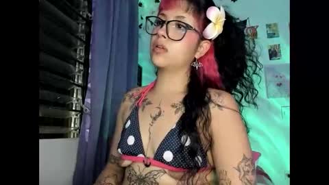 Snapshot of pinky_promiseex chatting on 05.19.26 pinky_promiseex online show from 05.19.26