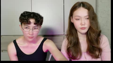 Snapshot of pinkylovers chatting on 05.24.26 Li long hair and Ru short hair online show from 05.24.26
