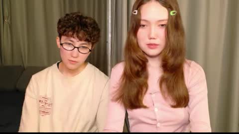 Snapshot of pinkylovers chatting on 05.30.26 Li long hair and Ru short hair online show from 05.30.26