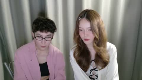 Snapshot of pinkylovers chatting on 06.13.26 Li long hair and Ru short hair online show from 06.13.26