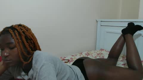 Snapshot of pinnacle_ chatting on 04.26.26 zenah online show from 04.26.26