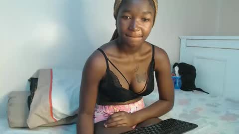 Snapshot of pinnacle_ chatting on 05.25.26 zenah online show from 05.25.26