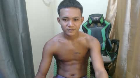pinoy_fucker18 online show from 04.11.26