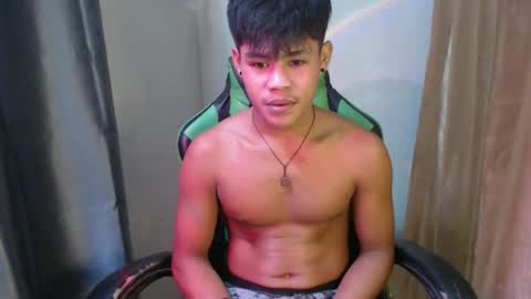 Snapshot of pinoy_shyboy69 chatting on 04.11.26 pinoy_shyboy69 online show from 04.11.26