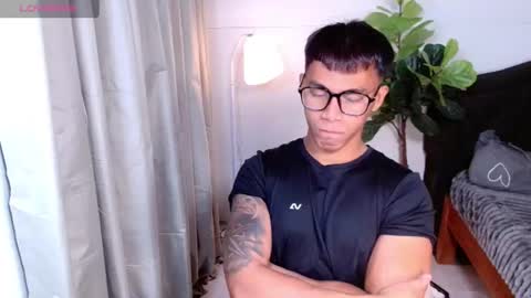 Snapshot of pinoymilker chatting on 06.25.26 ethan online show from 06.25.26