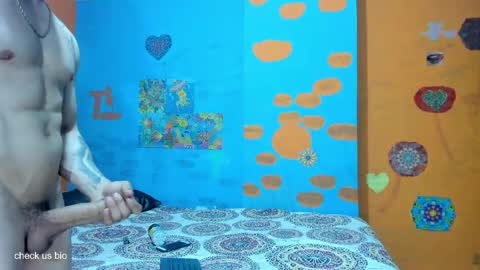 Snapshot of pipeshowtime chatting on 06.01.26 VALENTINA y PIPE online show from 06.01.26