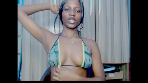 Snapshot of pixie_pulse chatting on 06.27.26 Ella online show from 06.27.26