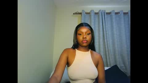 Snapshot of pixie_roman chatting on 04.28.26 Majesty online show from 04.28.26