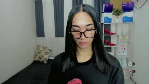 pixiedoll_ online show from 12.20.25