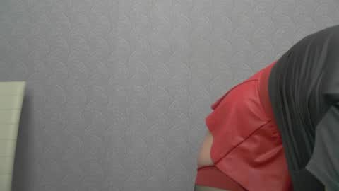 Snapshot of playful_goldie chatting on 12.15.25 Goldie online show from 12.15.25