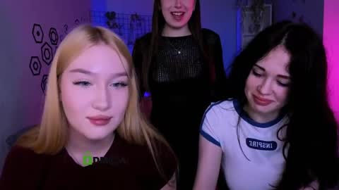 Snapshot of playful_sophie chatting on 04.26.26 Sophie online show from 04.26.26