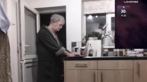 Play Me online show from 12.15.25