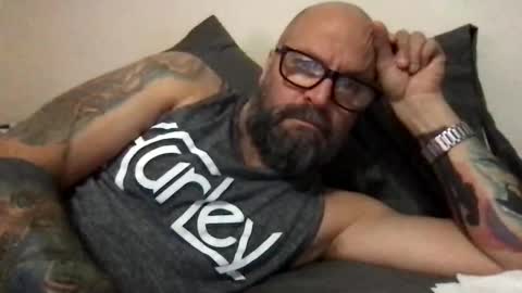 Snapshot of pleasesitonmycock chatting on 01.28.25 PleaseSitOnMyCock online show from 01.28.25